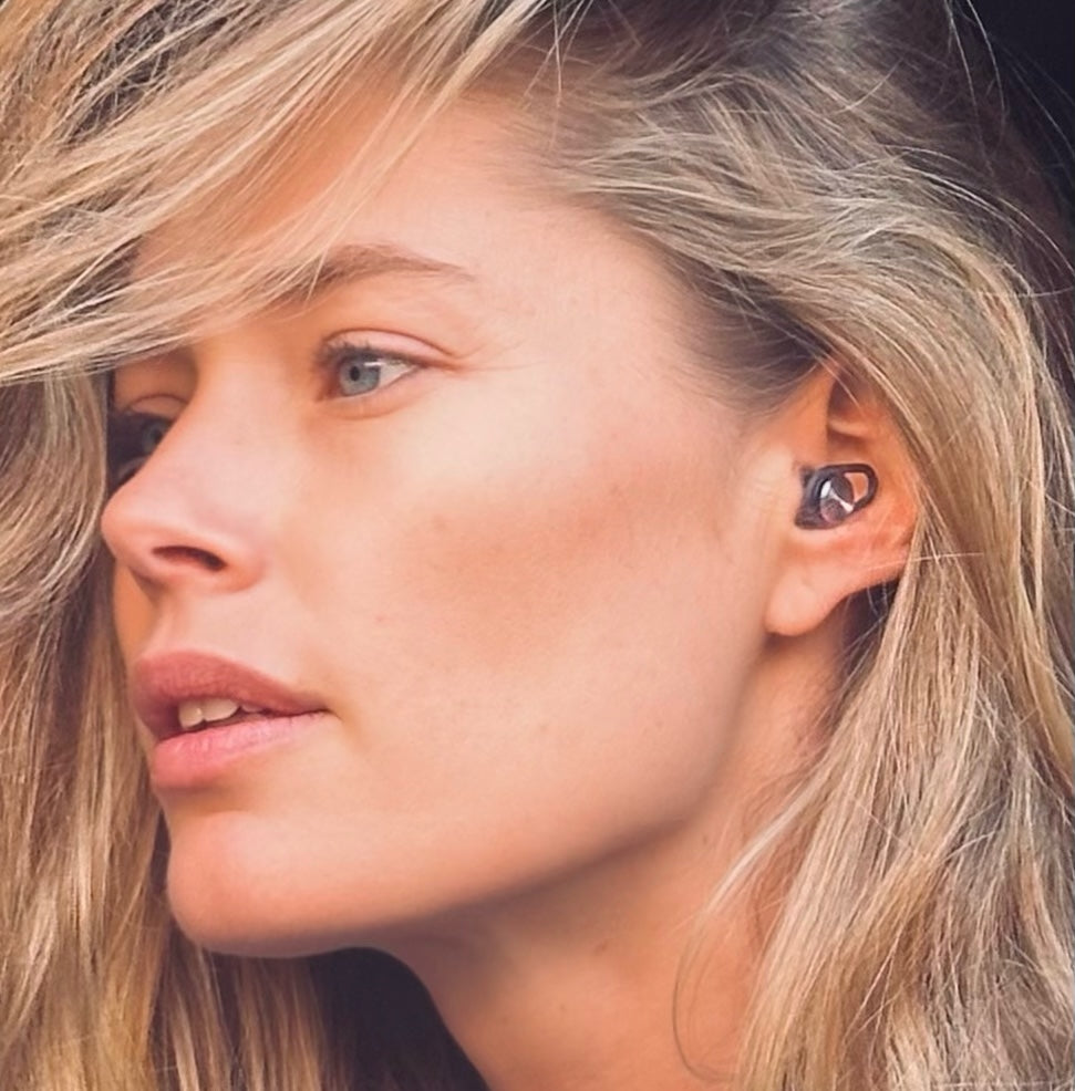 Doutzen Kroes Hears earplugs