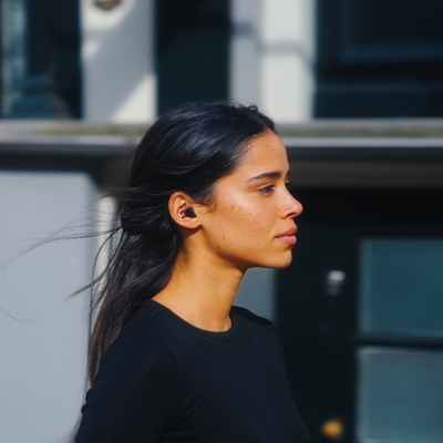 Vie quotidienne et déplacements — personne dans la rue