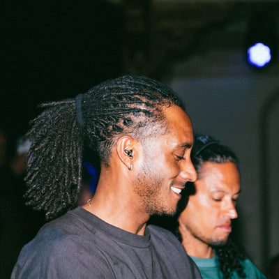 Événements musicaux — couple à un concert avec le BouchonNet™